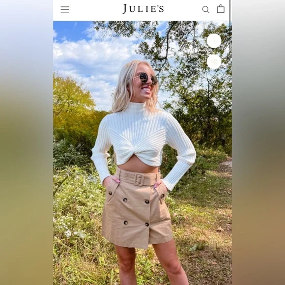 White sweater, from Julie’s boutique in a size large - Picture 1 of 4